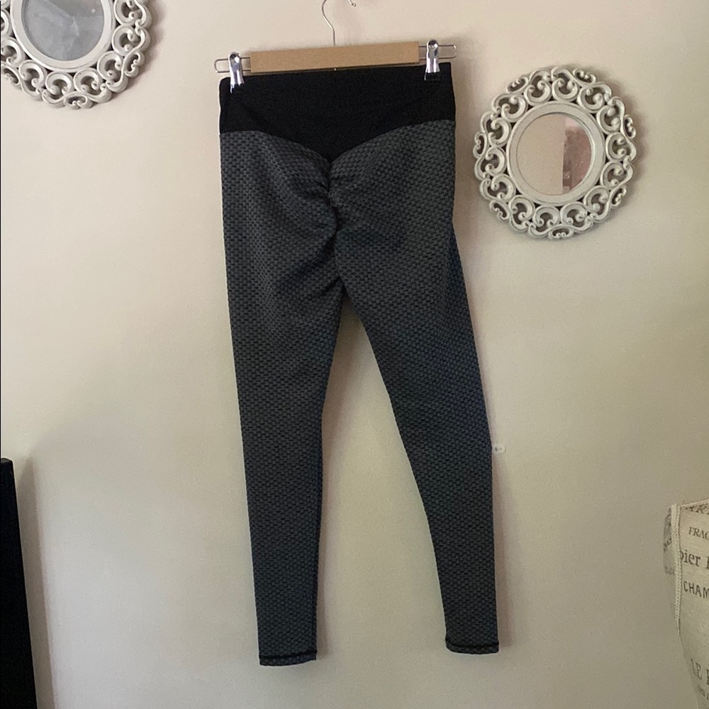 Scrunchie butt honeycomb leggings